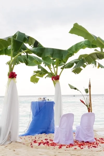 Boda y mesa en la playa — Foto de Stock