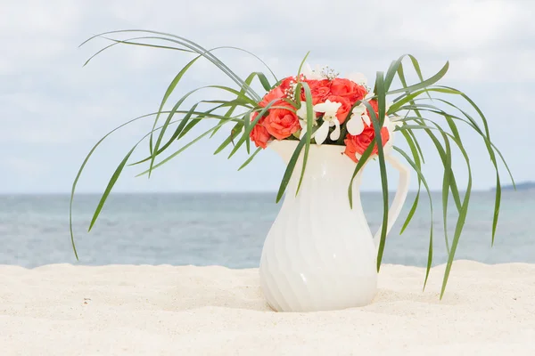 Hermoso ramo de novia sobre fondo natural —  Fotos de Stock