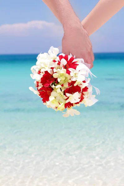 Svatební kytice na přírodní pozadí — Stock fotografie