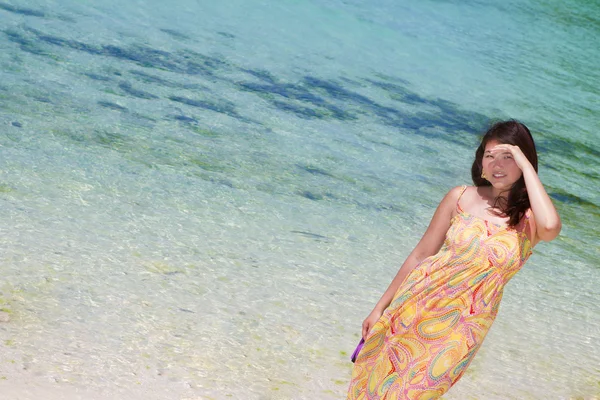 Young beautiful happy woman on tropical beach and sea background — Stock Photo, Image