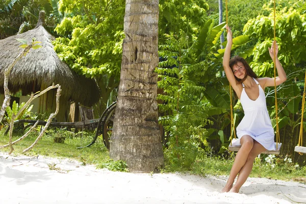 Young beautiful woman on tropical sea background — Stock Photo, Image