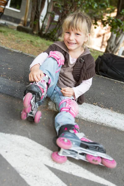 Cheerful roller skater - child girl - in protective equipment si — Stock Photo, Image