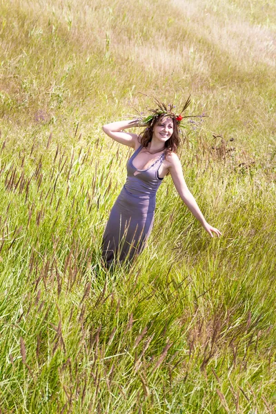 Young happy woman on natural background — Stock Photo, Image
