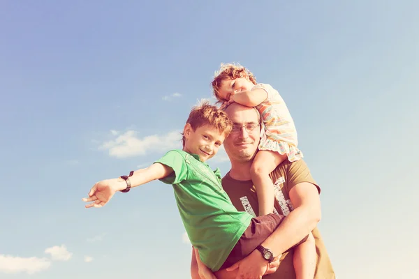 Happy father playing with two kids outdoors — Stock Photo, Image