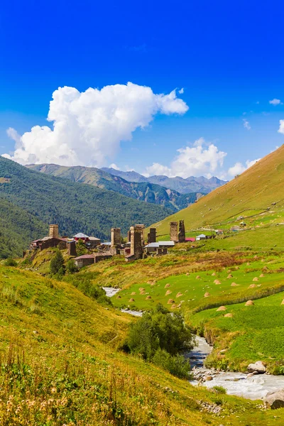 Ushguli, övre Svanetien, Georgia, Europa. Kaukasus bergen. — Stockfoto