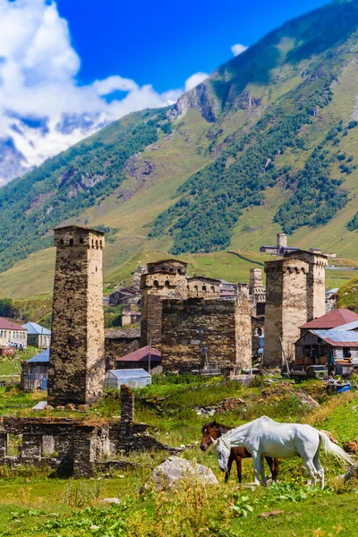 Ushguli, Upper Svaneti, Geórgia, Europa. Montanhas Cáucaso . — Fotografia de Stock