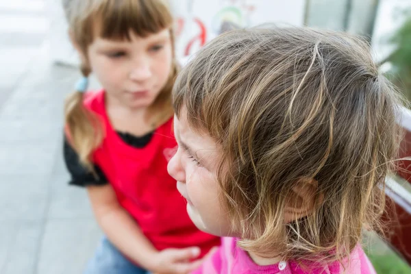 泣いている子女の子かわいい — ストック写真