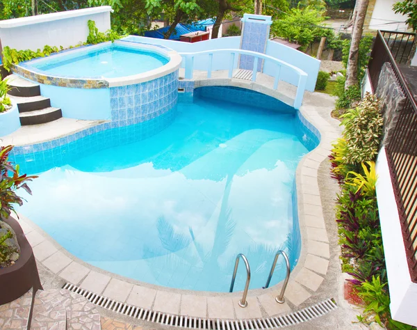 Luxury holiday villa apartments with pool — Stock Photo, Image