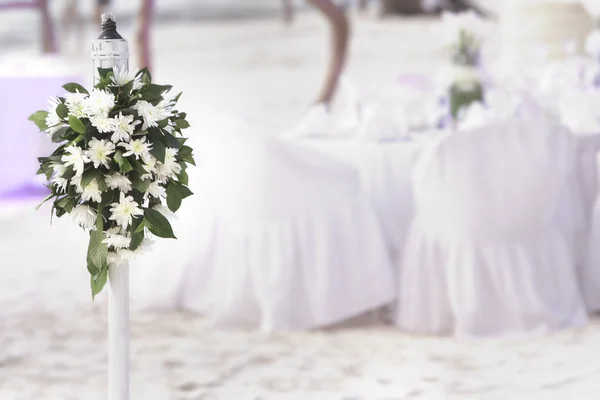 Decoración de mesa de boda en el restaurante al aire libre en la playa —  Fotos de Stock