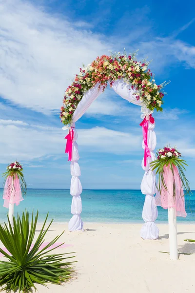 Wedding arch, cabana, gazebo on tropical beach decorated with fl Royalty Free Stock Images
