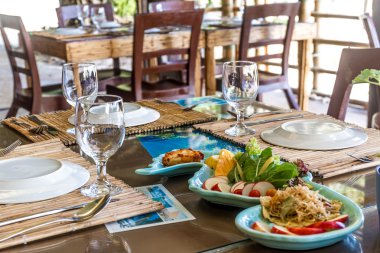 Tablo ayarı açık kafe, otel, küçük restoran yaz