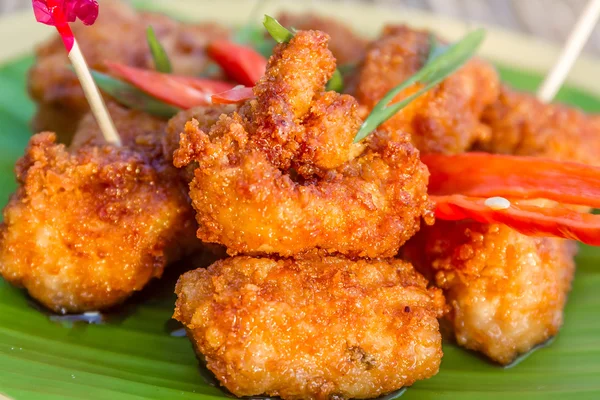 Chicken fried in honey sauce, meat ball served on palm tree leaf — Stock Image Chicken fried in honey sauce, meat ball served on palm tree leaf Royalty Free Stock Images