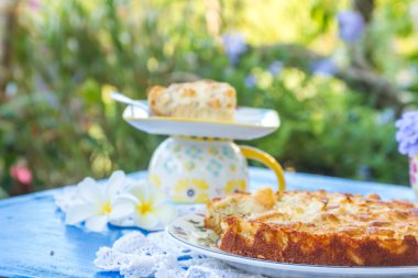 taze pişmiş elma pasta doğal arka planda