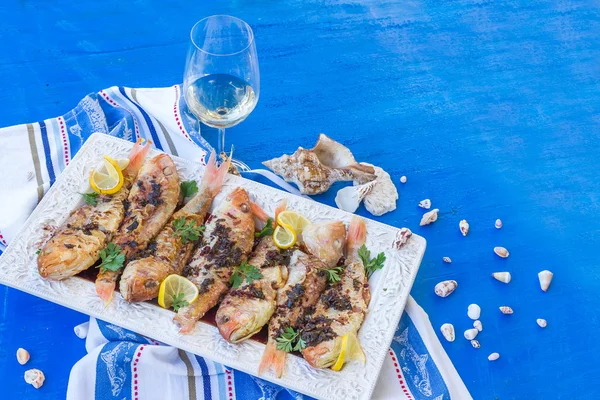 Fried fish on plate, closeup — Stock Photo, Image