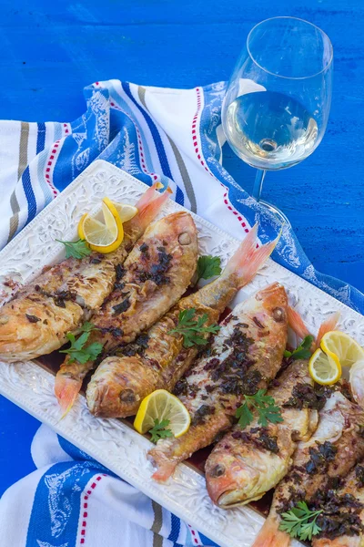 Fried fish on plate, closeup — Stock Photo, Image