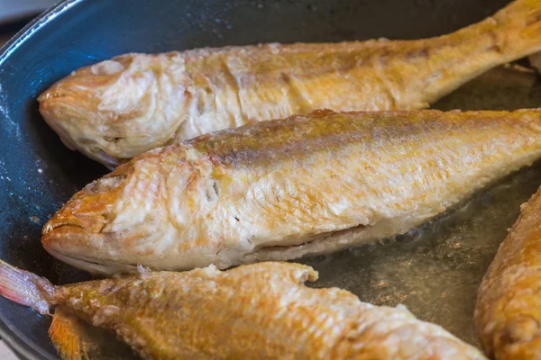 Fry tava, gıda hazırlama, pişirme süresi pişirme balık fileto — Stok fotoğraf