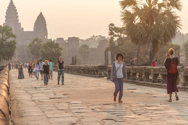 Siem Reap, Kambodža - 27 února 2015: Neznámí lidé vi — Stock fotografie