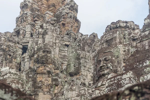 De verbazingwekkend gezichten bij de Tempel Bayon, Siem Riep, Cambodja. Gezicht — Stockfoto