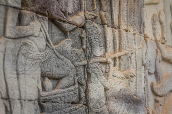 Bajorrelieve en la pared, Angkor, Camboya — Foto de Stock