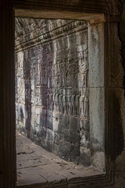 Bas-relief sur le mur, Angkor, cambodia — Photo