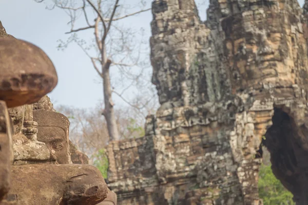 バイヨン寺院、シェムリ アップ Riep カンボジアに直面している素晴らしい。顔 — ストック写真