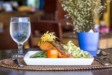 Tablo ayarı açık kafe, otel, küçük restoran yaz
