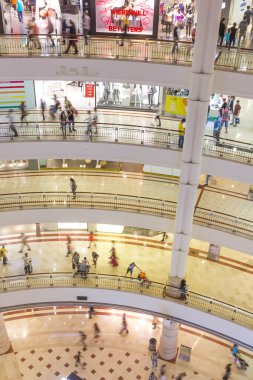 Kuala Lumpur - 01 Mart 2015: Suria Klcc Petronas ikiz kule içinde