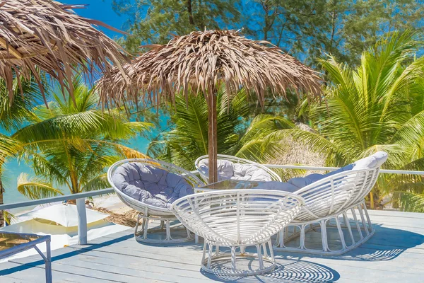 Lounge area on tropical beach background — Stock Photo, Image