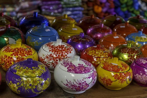 Pote decorado, copo de arroz pintado, loja de lembranças — Fotografia de Stock