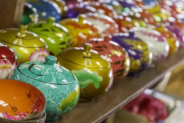 Pot décoré, tasse de riz peinte, boutique de souvenirs — Photo