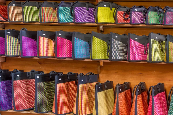 Traditional straw bags in souvenir shop — Stock Photo, Image