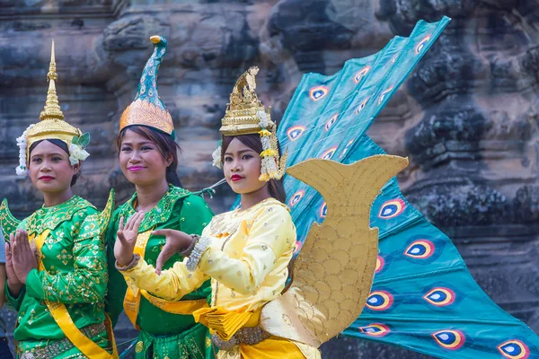 SIEM REAP, CAMBODIA-Feb 24, 2015: An unidentified cambodians in na — стоковое фото