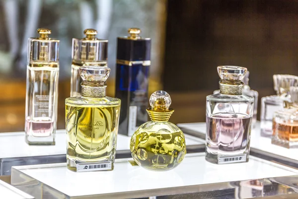 MOSCOU, RUSSIE - 11 avril 2012 - Coin des parfums dans les grands magasins — Photo