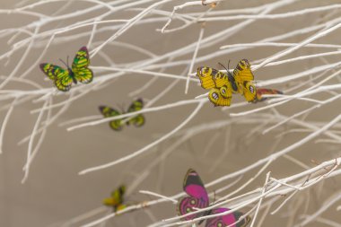 iç dekorasyon boyalı ağaç ve renkli yapay BÜ