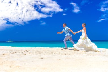 beach düğün t mutlu gelin ve Damat Düğün gününde, açık