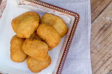 pirozhki, Rus geleneksel gıda, et köftesi plaka v