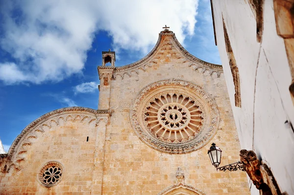 Catedral de la ciudad medieval Ostuni, Apulia, sur de Italia —  Fotos de Stock