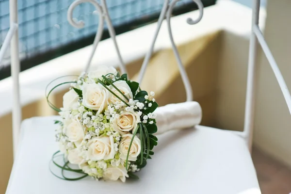 Wedding bouquet of roses on a chair — Stock Photo, Image