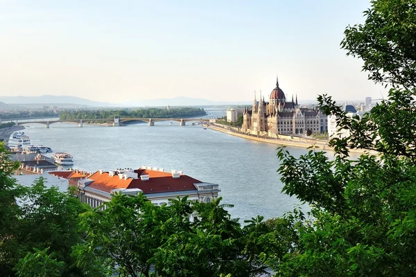 Budapeszt, widok na Dunaj i Parlament — Zdjęcie stockowe