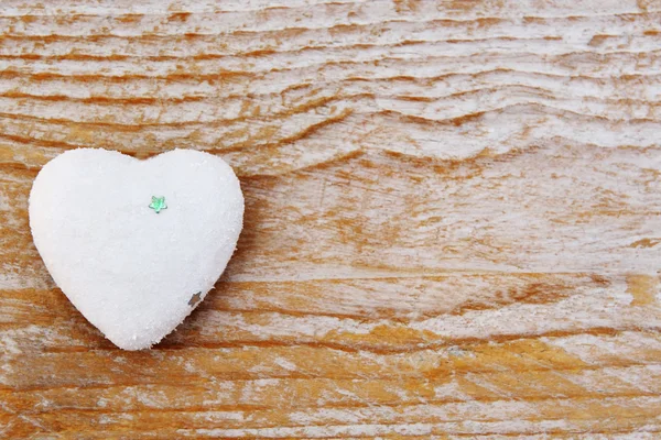 Valentines Day - hart op houten achtergrond liefde symbool — Stockfoto