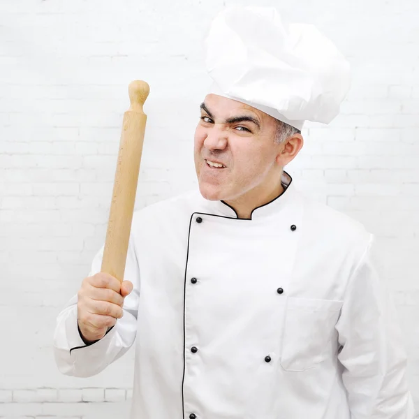 Chef enojado con rodillo — Foto de Stock