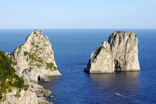 Faraglioni rock formation, Capri, Italy — Stock Photo, Image