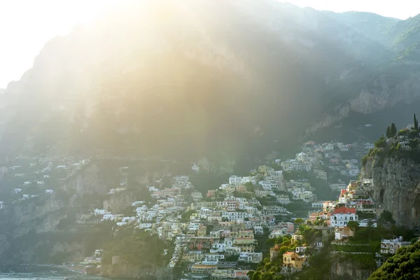 Positano vista panoramica in una giornata di sole, Costiera Amalfitana — Foto Stock