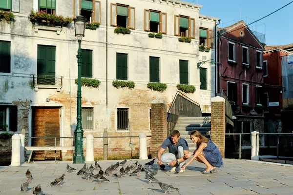 Casal em férias de viagem em Veneza, Itália — Fotografia de Stock