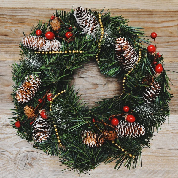 Kerstdecoratie met pinecones — Stockfoto