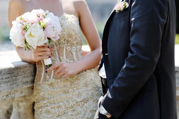 Pary młodej w dniu ślubu w Rzym, Włochy — Zdjęcie stockowe