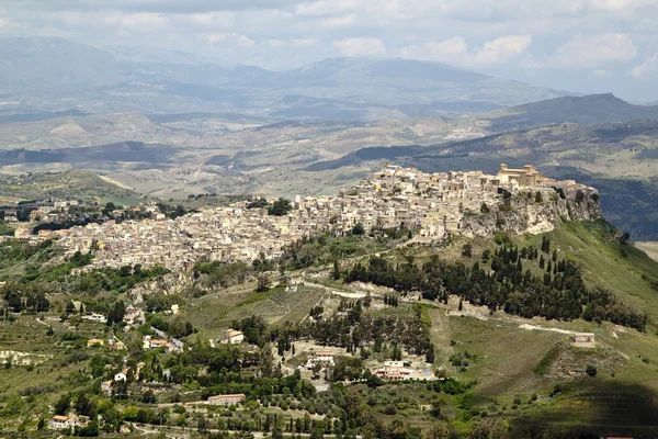 Blick auf leonforte bis — Stockfoto