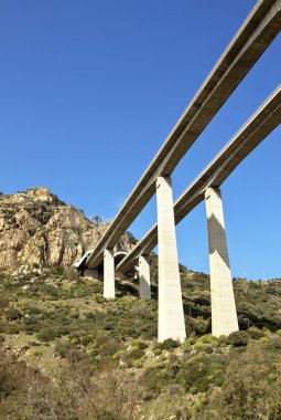 İlgi çekici bir tünel viyadük