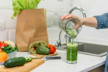 Sağlık bilincinde değişiklikler, kilo kaybı, detoks, diyet, yeni yıl kararları etkisini gösteriyor. Ev mutfağında sağlıklı yemek hazırlama süreci