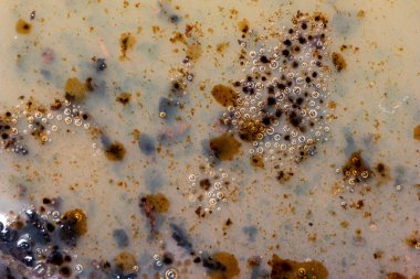 Yanmış yağlı yağ tabakası makro çekim için yağ hava kabarcıkları üst görünüm.